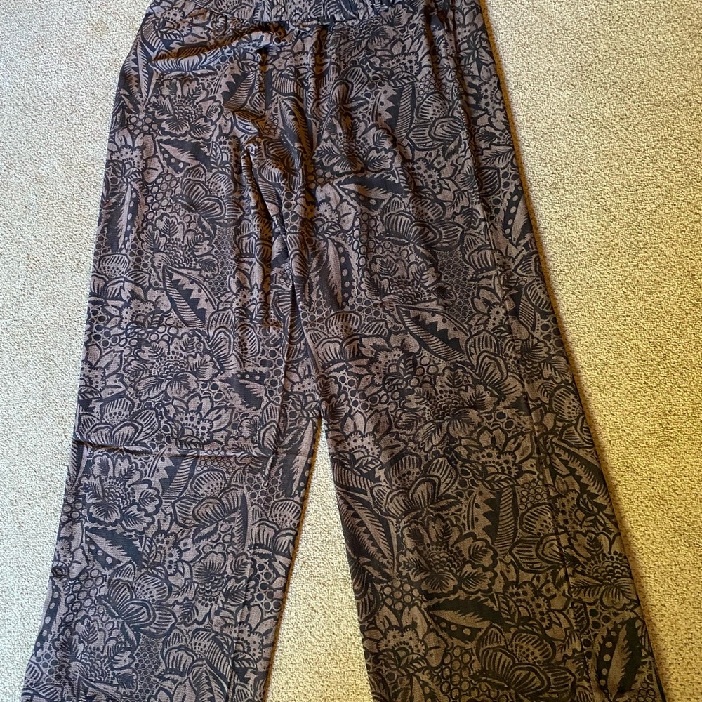 Wide leg, brand new, never worn stretchy crepe and washable.